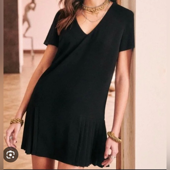 Sezane Dresses & Skirts - Sézane Black Pleated Dress